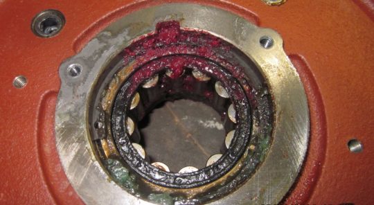 Mixed greases in an industrial vibrator roller bearing